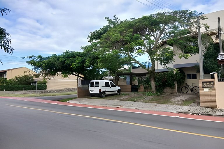 Apto03. Garopaba perto da praia e centro